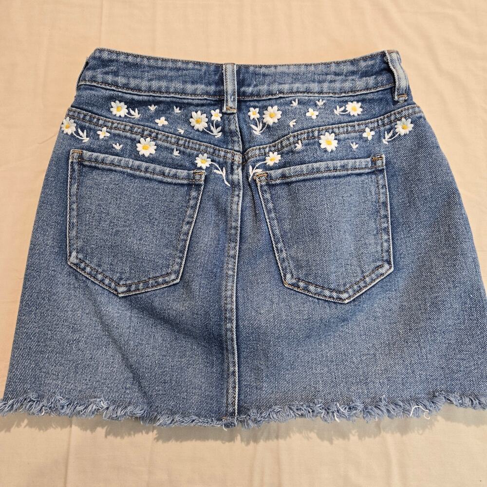 Lottie Moss Daisy Embroidered Blue Denim Miniskirt Frayed Hem Sz 23 - Picture 7 of 9